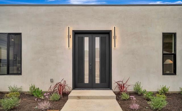 19513-19515 Cantara St