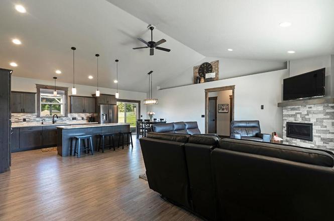 381 Cowboy Ct