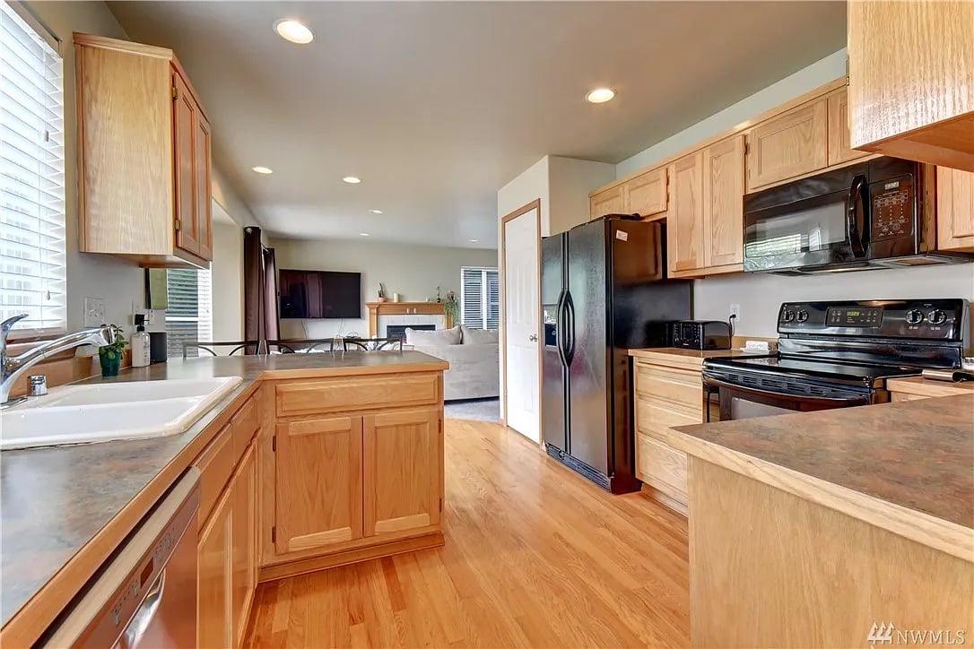 8605 14th Pl SE