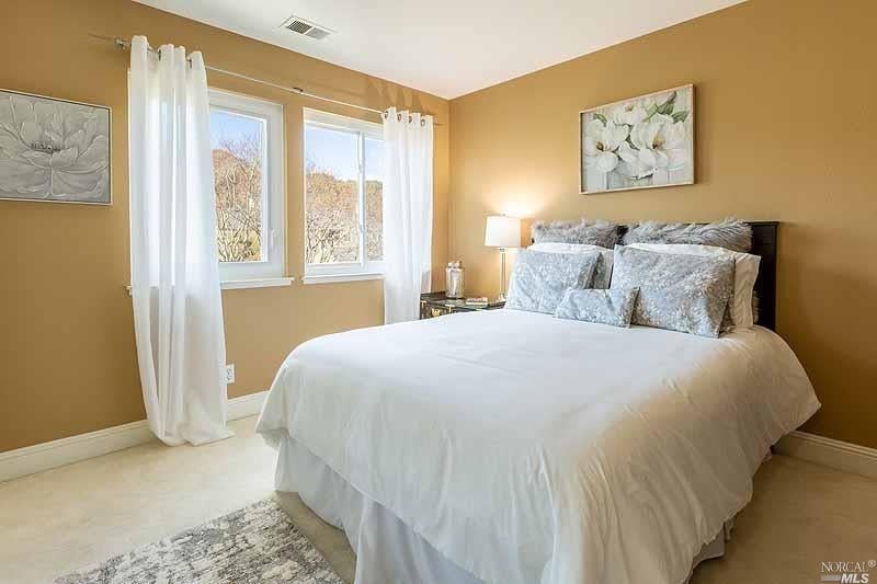 22 Creekside Ct