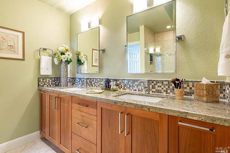 22 Creekside Ct