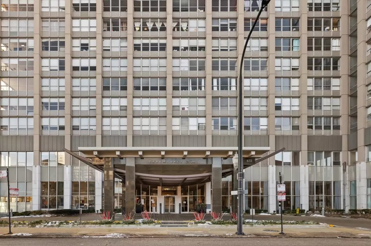 655 W Irving Park Rd #1004