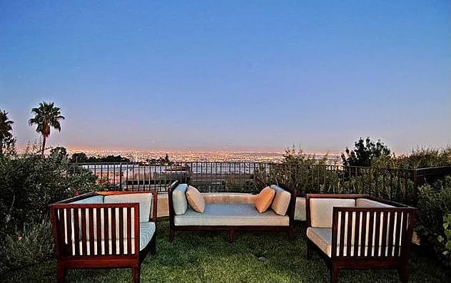 9371 Beverly Crest Dr