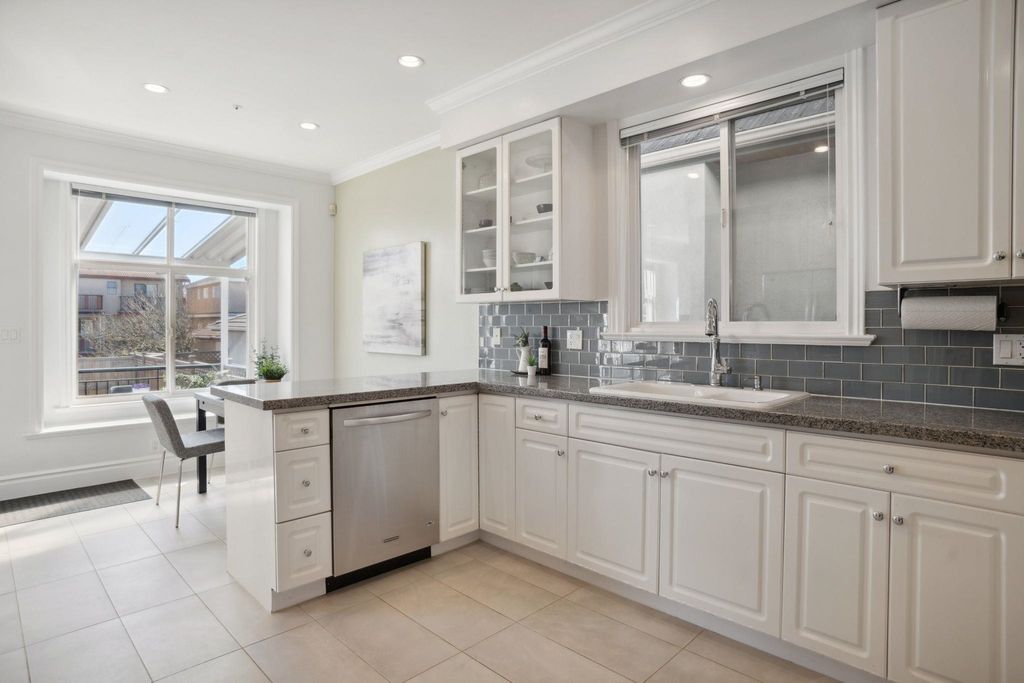 116 W 46th Ave