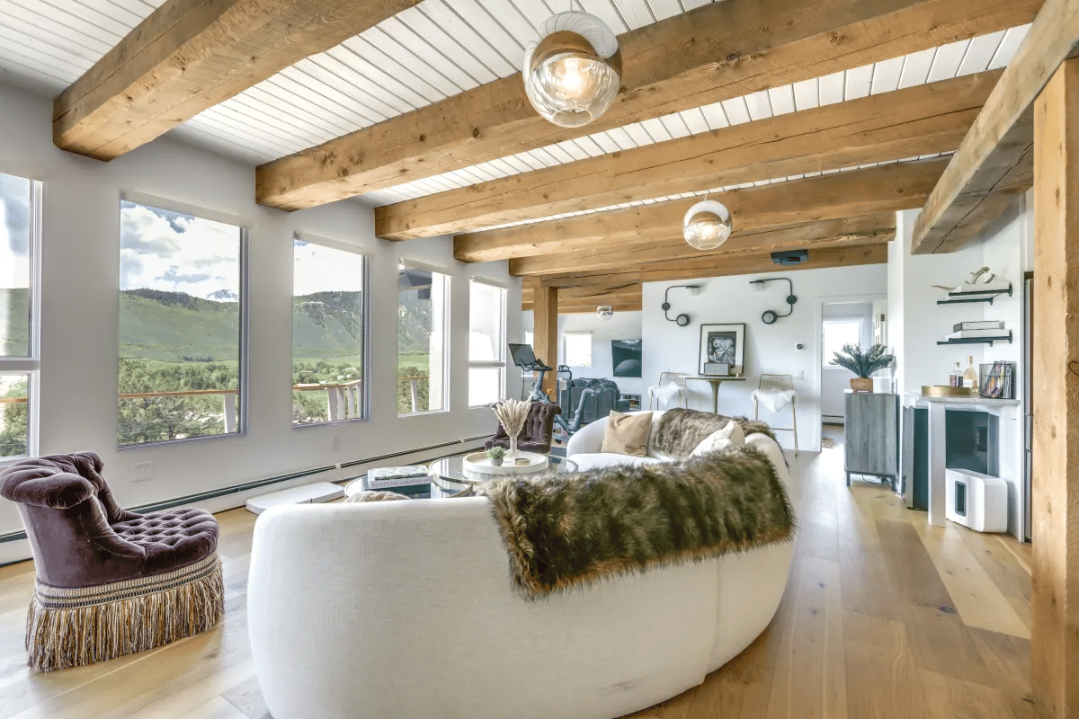 Spacious Mountain Retreat Nestled in Nature