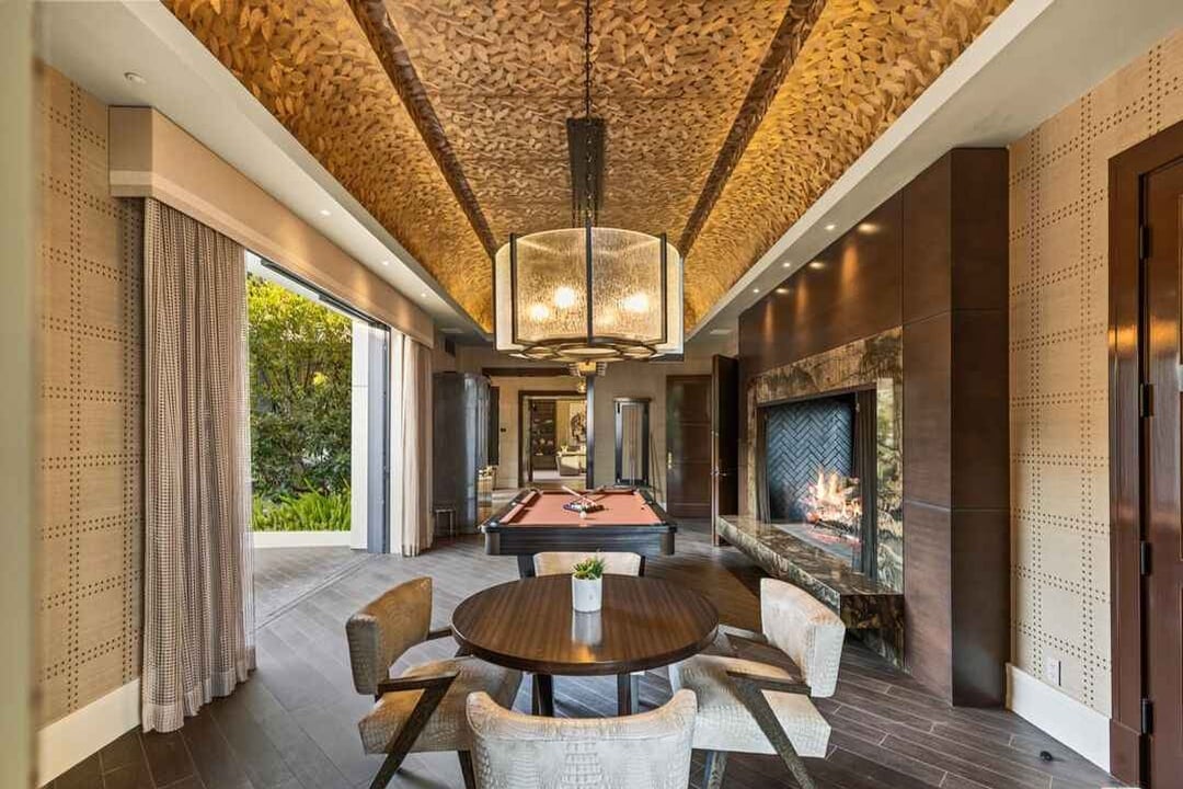 Crown Chateau 