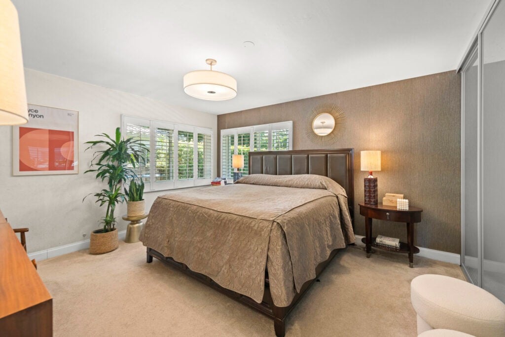 Miami Shores Stunner Lists by Daniel Falcon