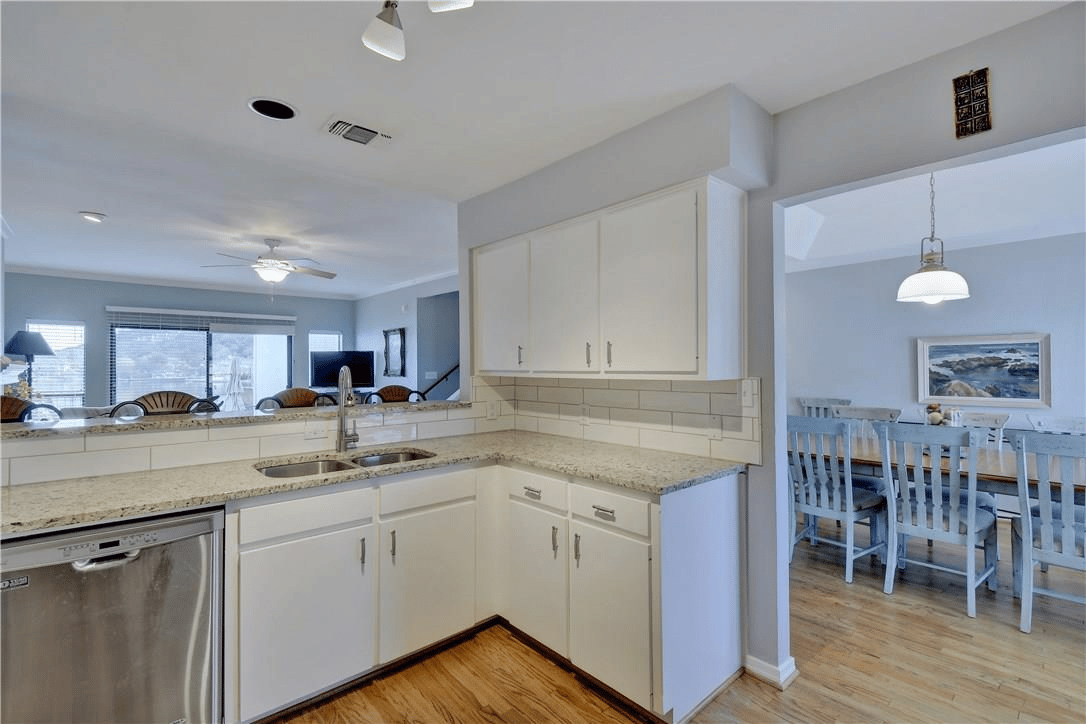 411 North Horseshoe Blvd