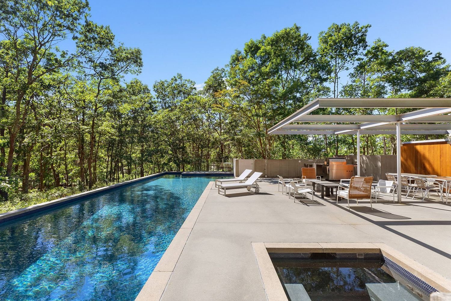 HAMPTONS ARTIST RETREAT BY NOTABLE ARCHITECT ON NEARLY 10 ACRES