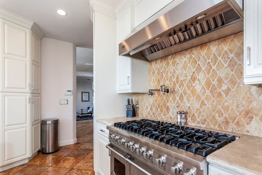 Mulholland Drive, 90068