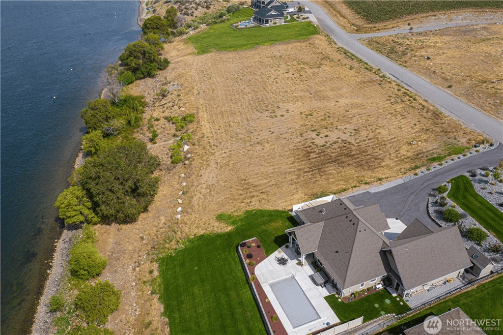 37 N Shore Dr
