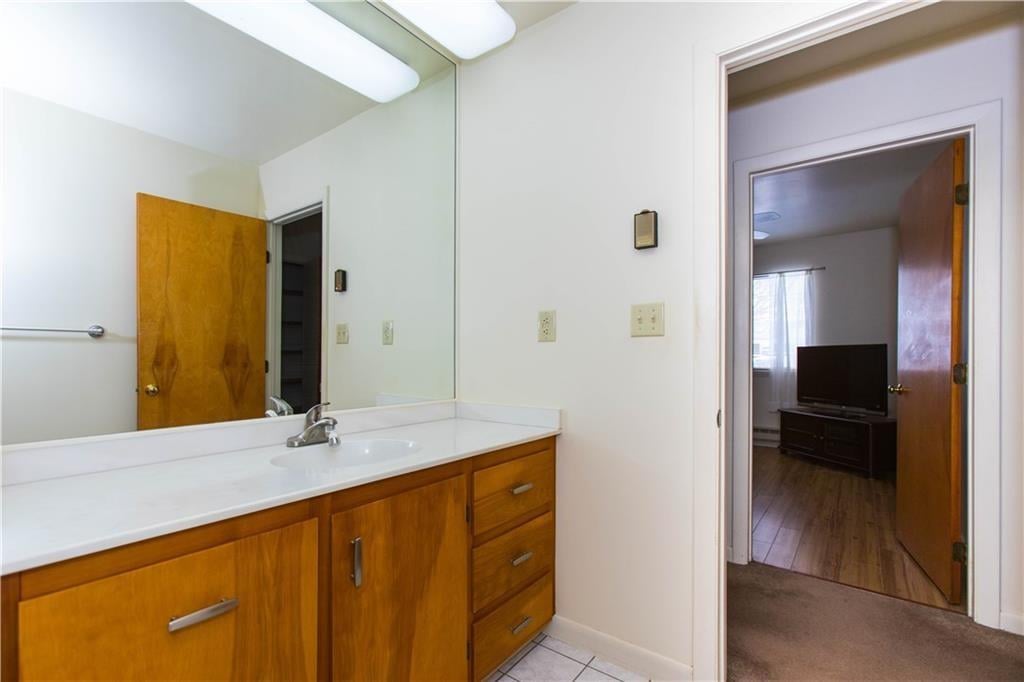 8 Barton Lane, Middletown RI, 02842