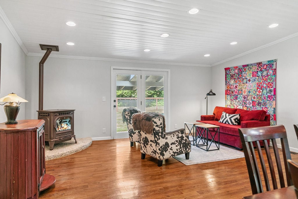 60 NE Davis Farm Road