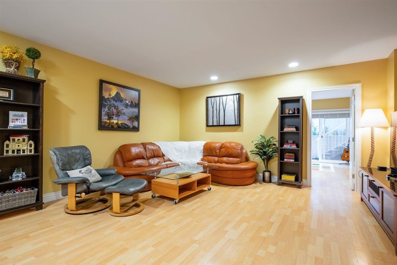 386 Beachview Dr