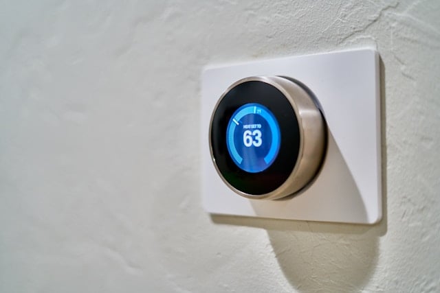 smart-thermostat-set-to-63-degrees-on-a-textured-wall