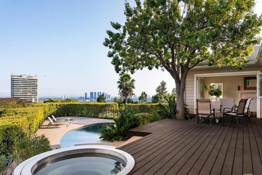 Sierra Mar Dr, 90069