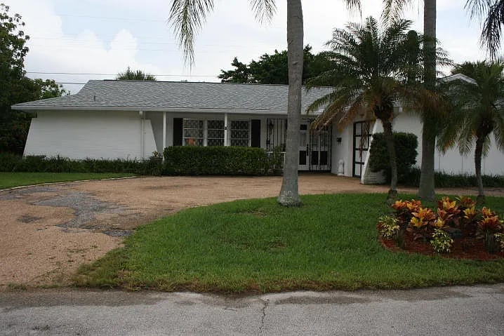 431 Wilma Cir