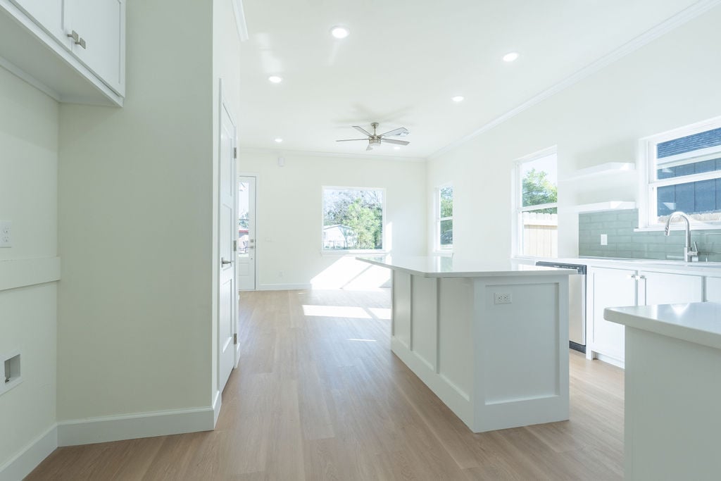 820 W Locust Street