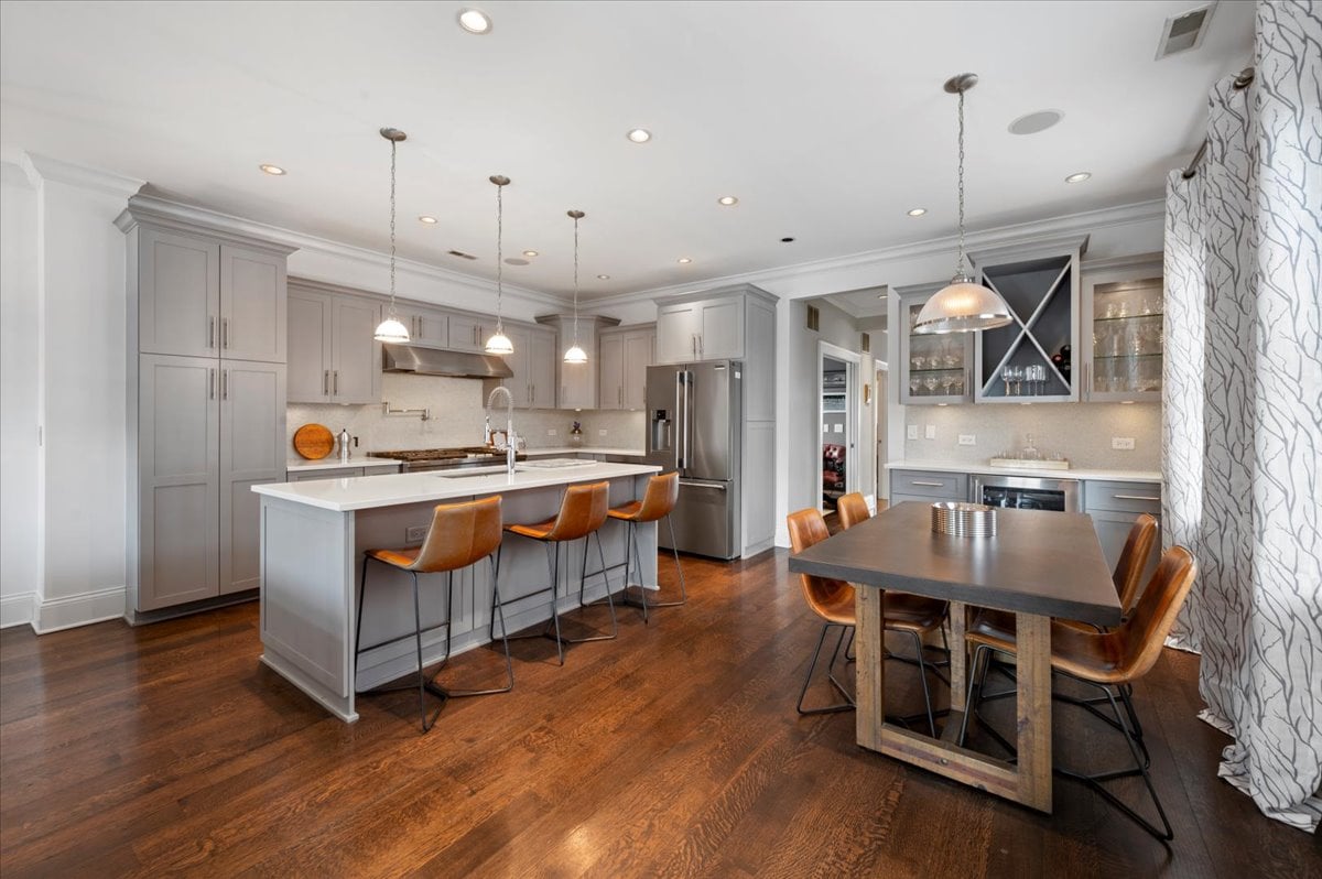 1821 N Larrabee Unit 2