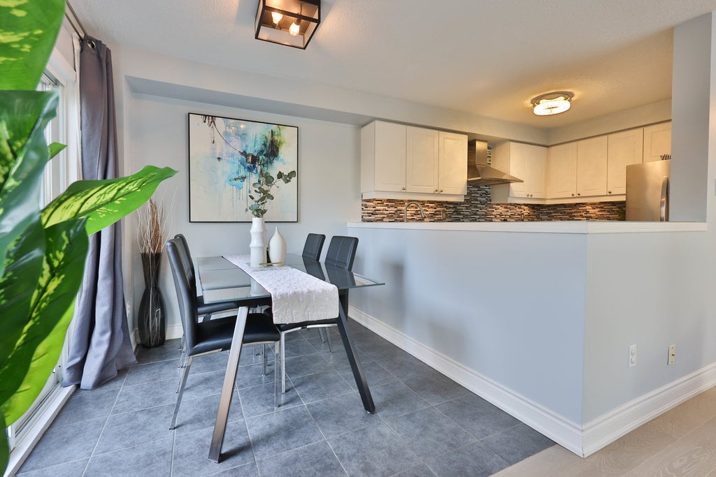 TH21-1385 Lakeshore Rd W 