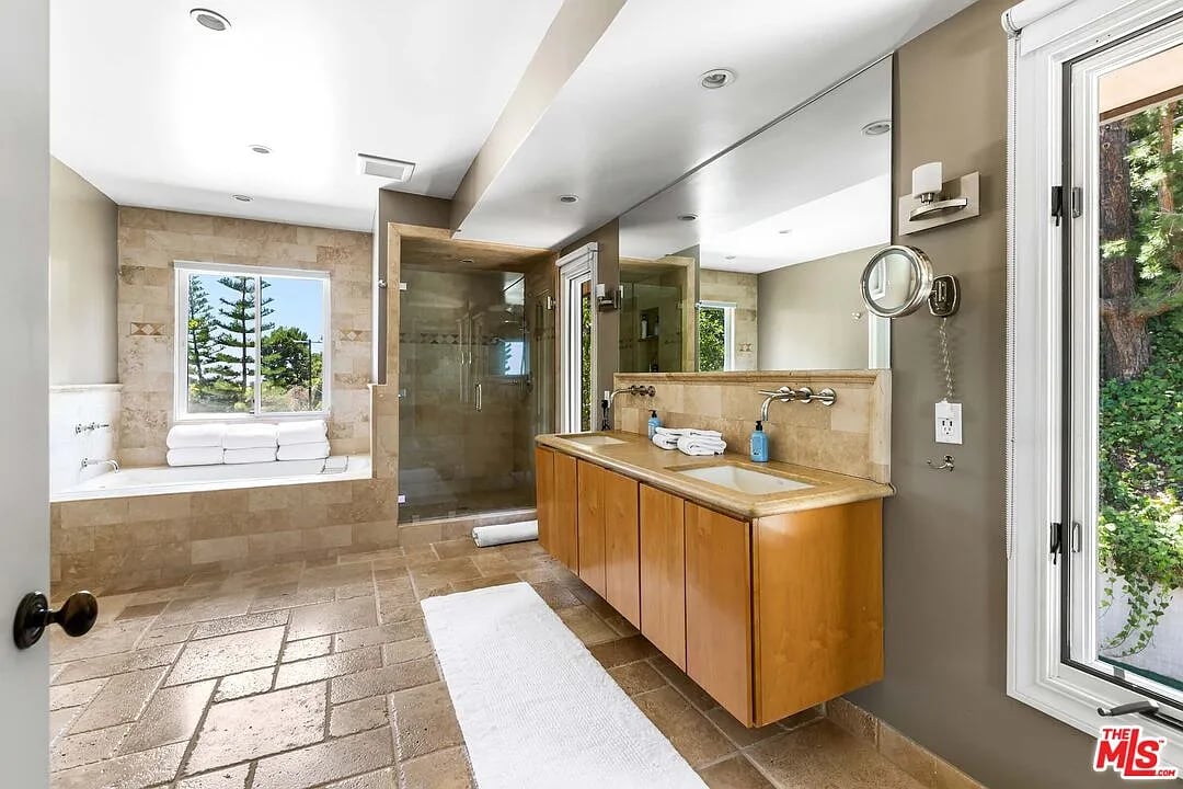 2229 San Ysidro Dr