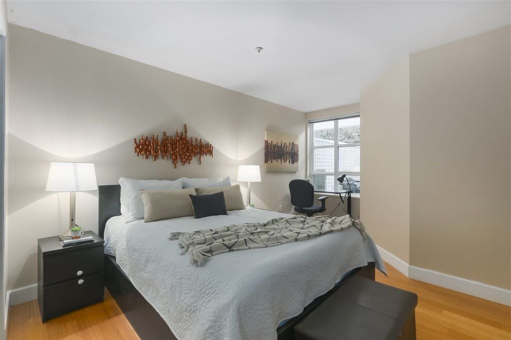 657 W 7th Ave, #103