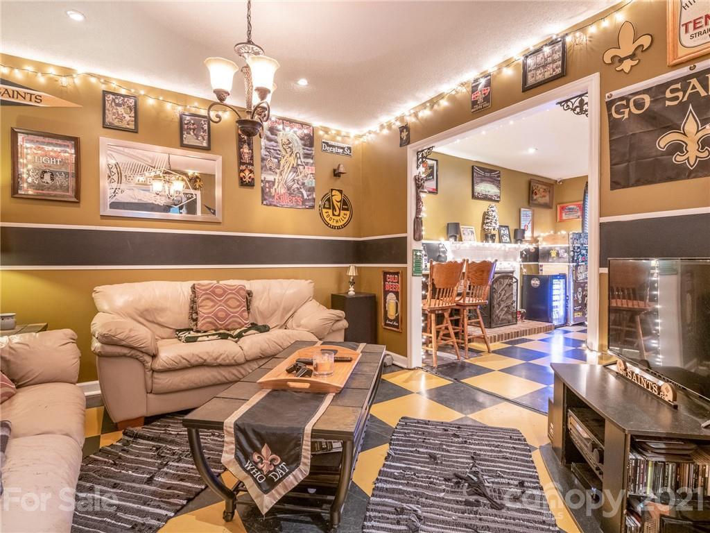 11127 Berkley Square Ln