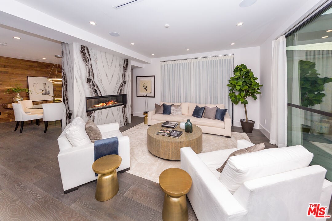 S Sherbourne Dr, 90035