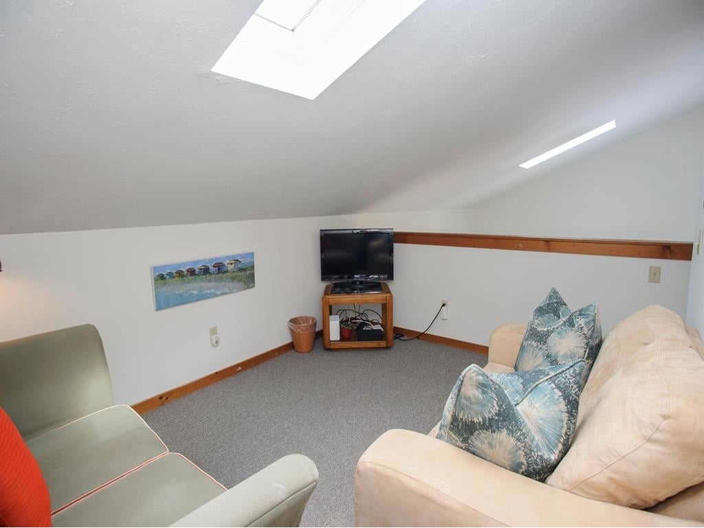 27 Schoolhouse Rd