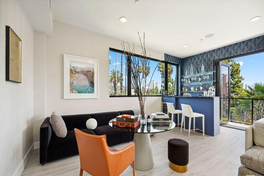 137 N Doheny Dr Unit: 3