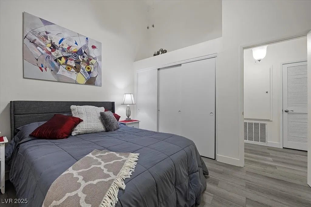 5000 Red Rock Unit: 240