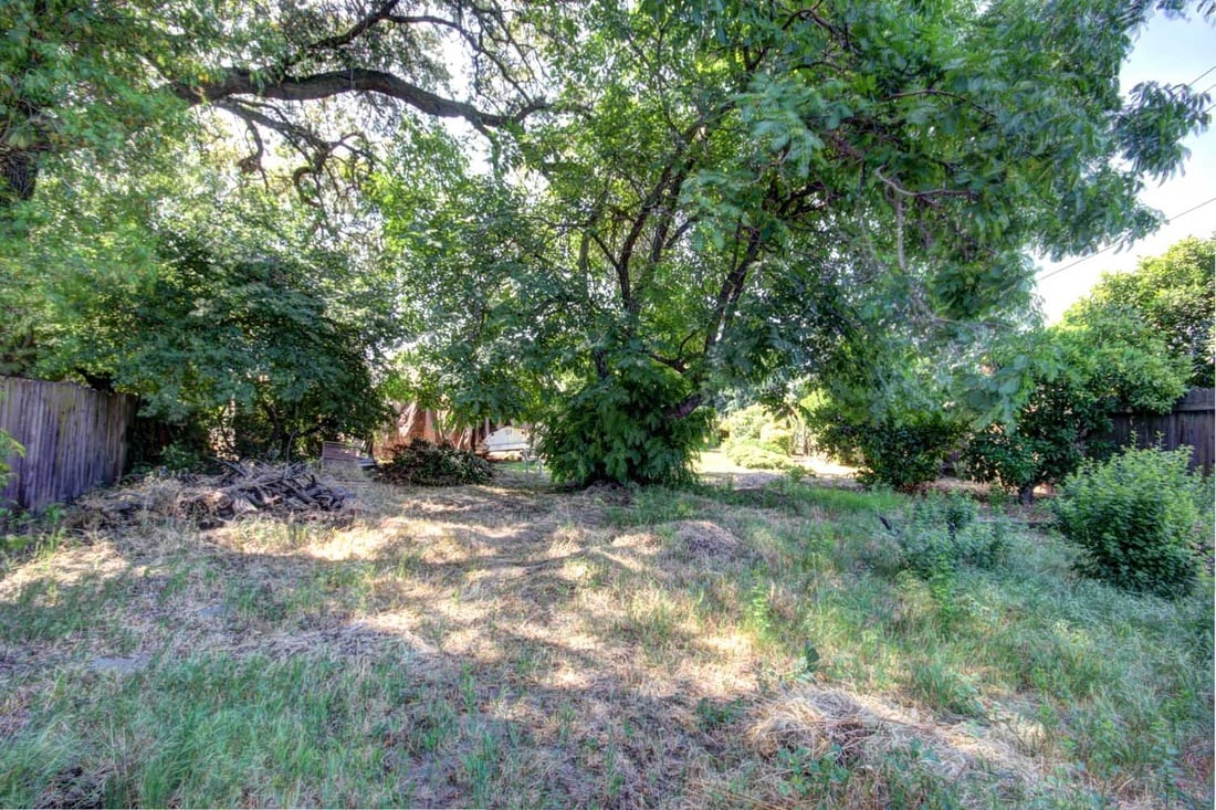Just Listed! Fixer with The Biggest Lot in College Greens/glenbrook!