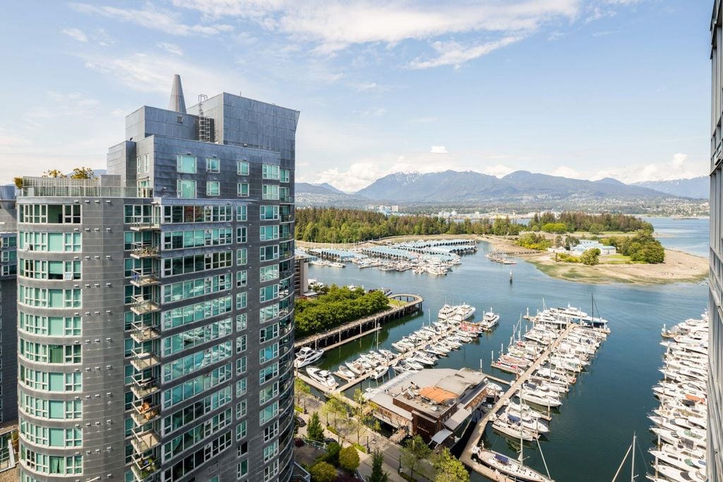 590 Nicola St, #2205