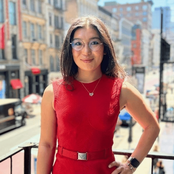 Fariza Sai New York, NY Real Estate Agent Headshot