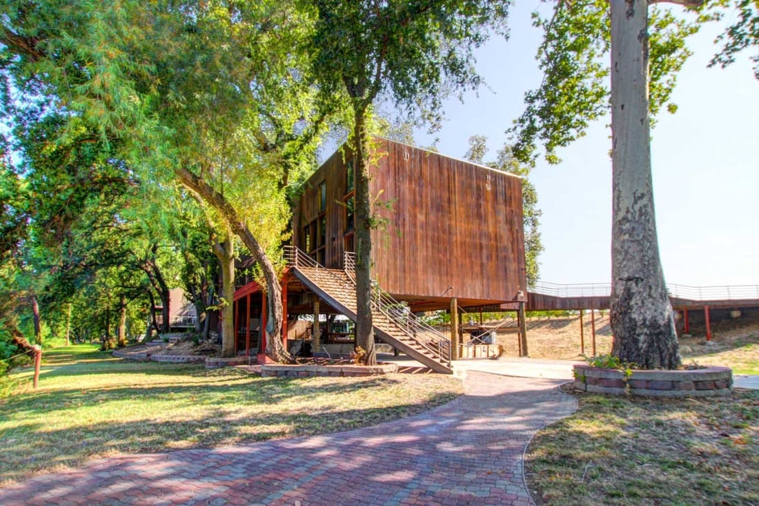 River Front Luxury Modern Home at 6333 Garden Highway!