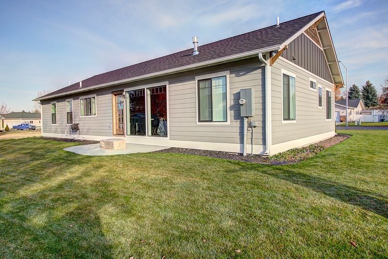 12 Windward Loop