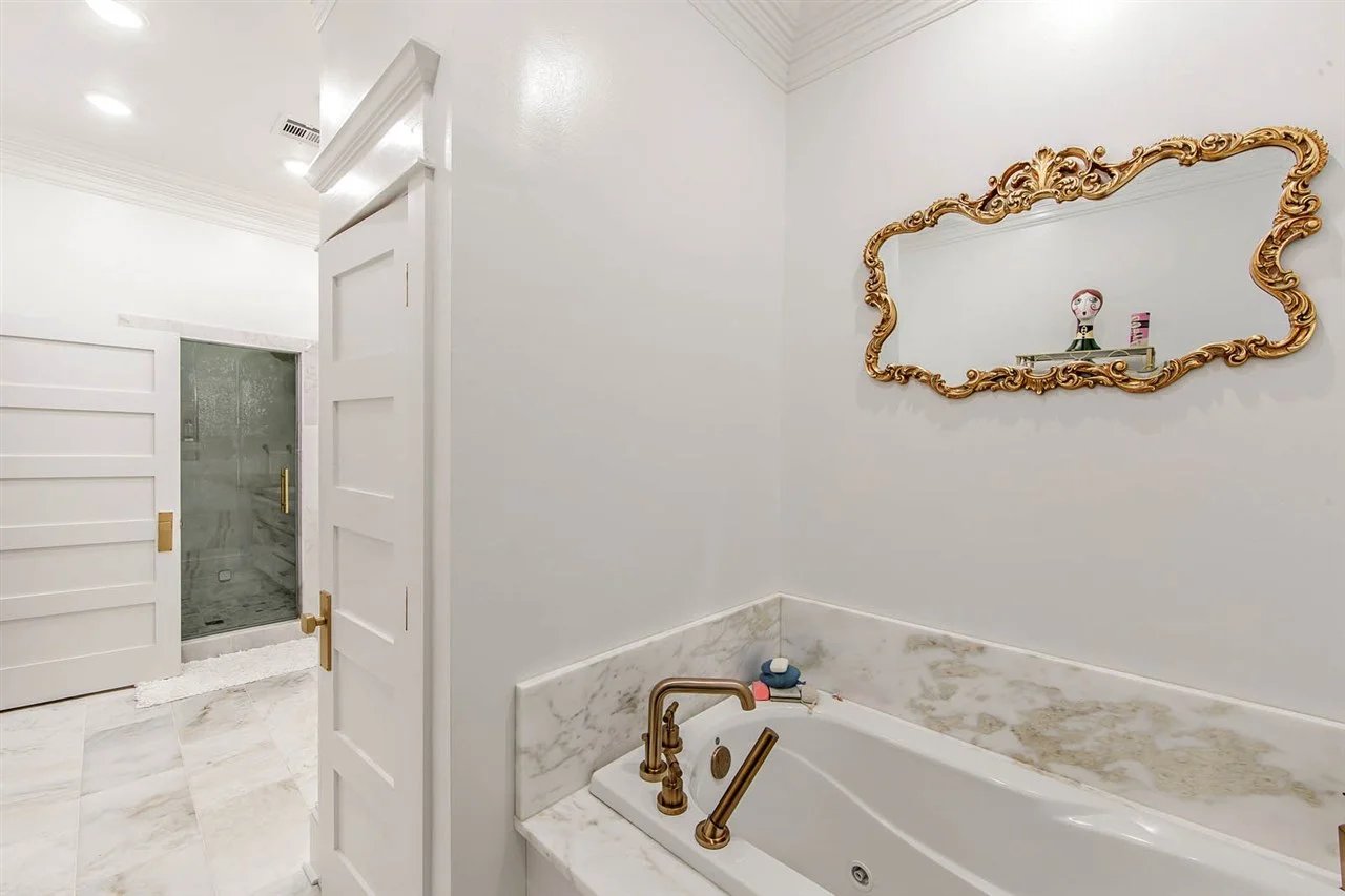 401 Oak Alley Drive