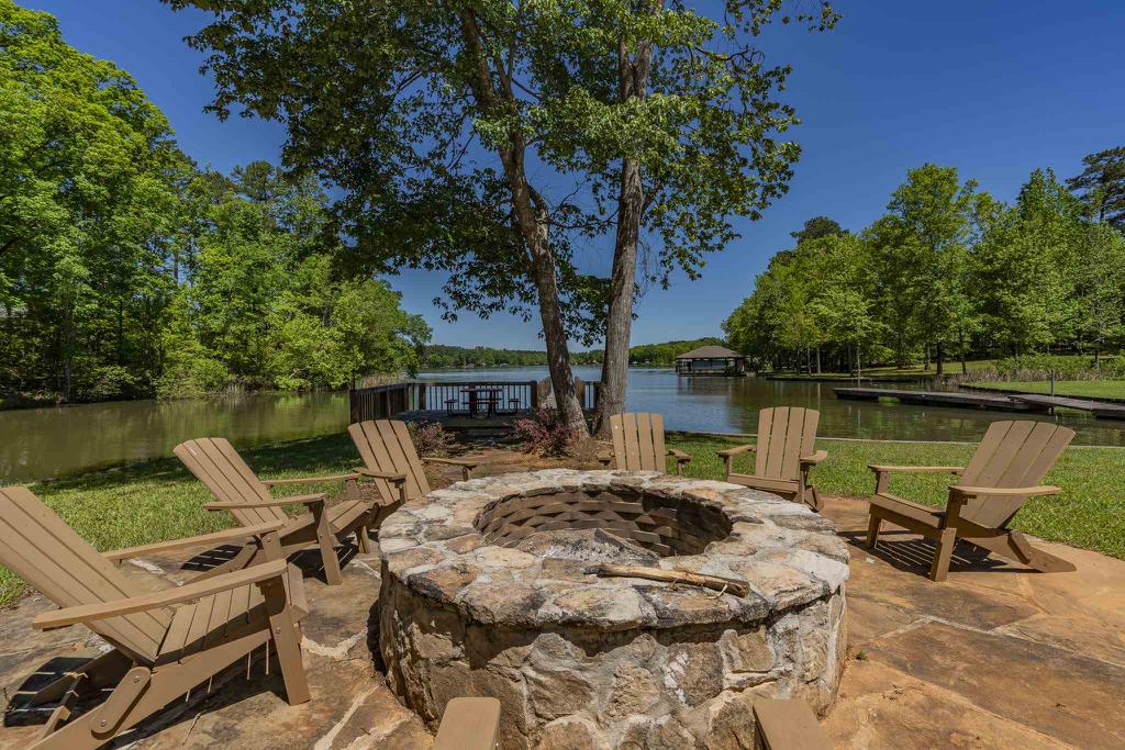 Lake Sinclair Lakefront