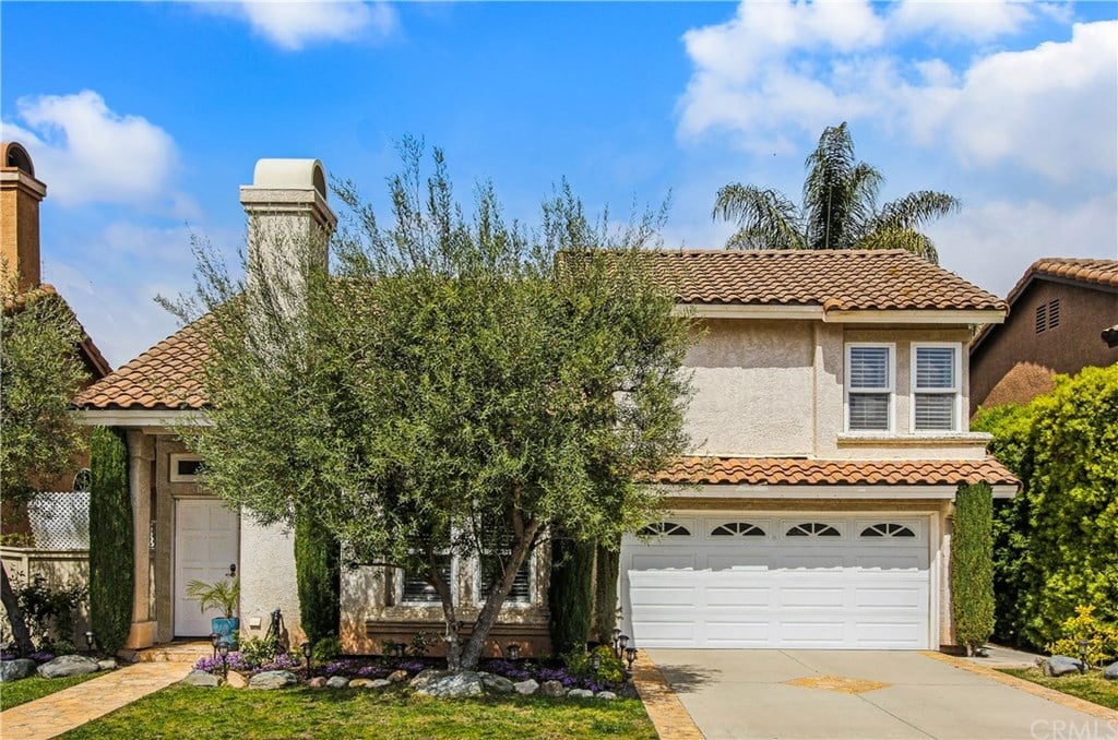 15 Falcon Crest Ln