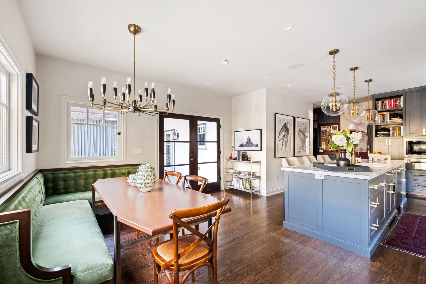 564 S Van Ness Ave, Windsor Square