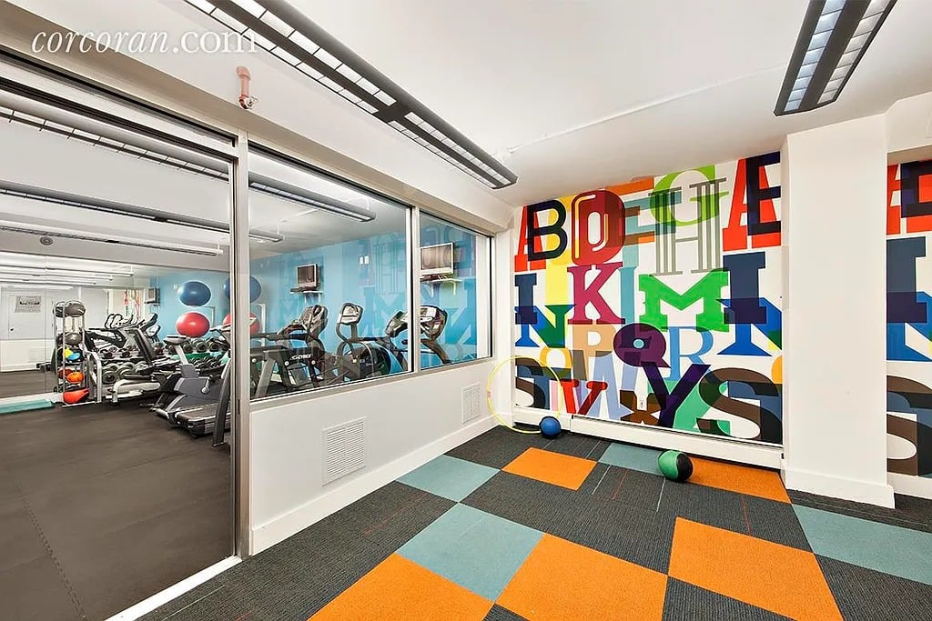 330 E 72nd St APT 4