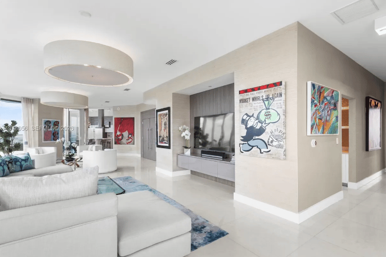 LUXURY IN THE MIAMI SKY