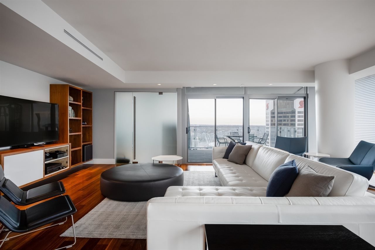 667 Howe St, #3904