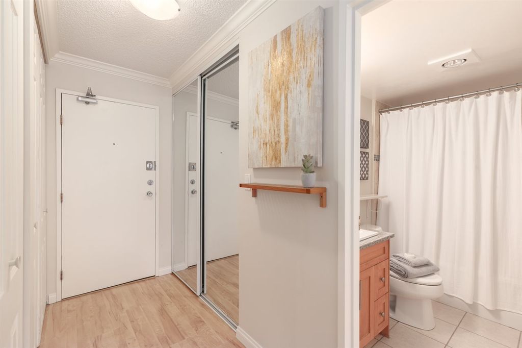 2033 W 7th Ave, #202
