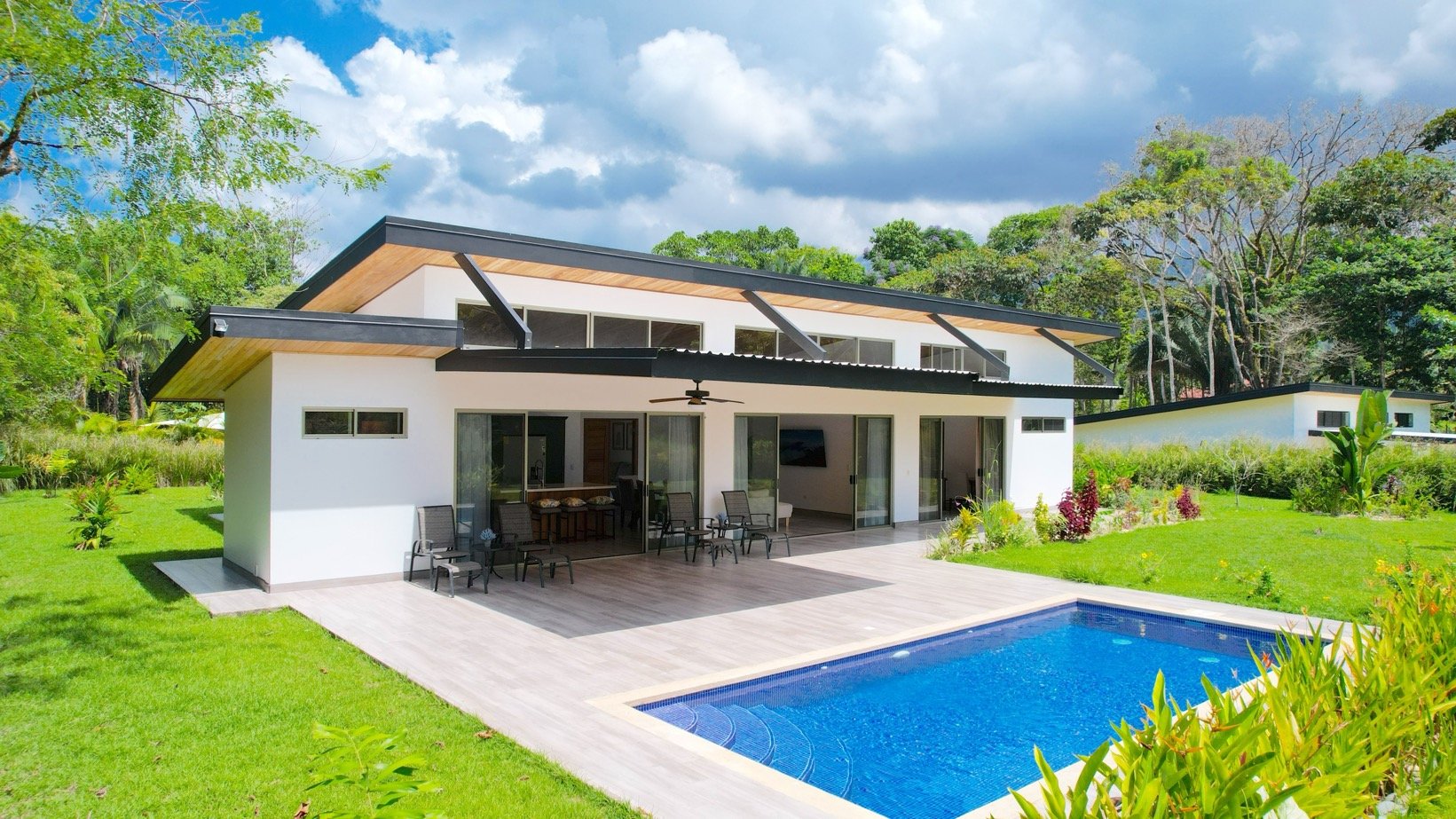 Modern 3-Bedroom Home with Pool in Gated Community, Ojochal, Costa Rica