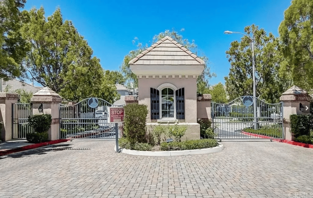 223 Seacountry Ln