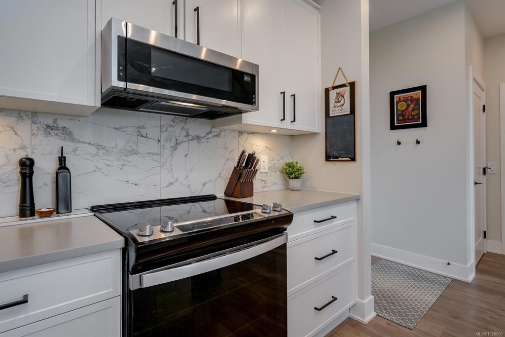 605 - 1361 Goldstream Ave