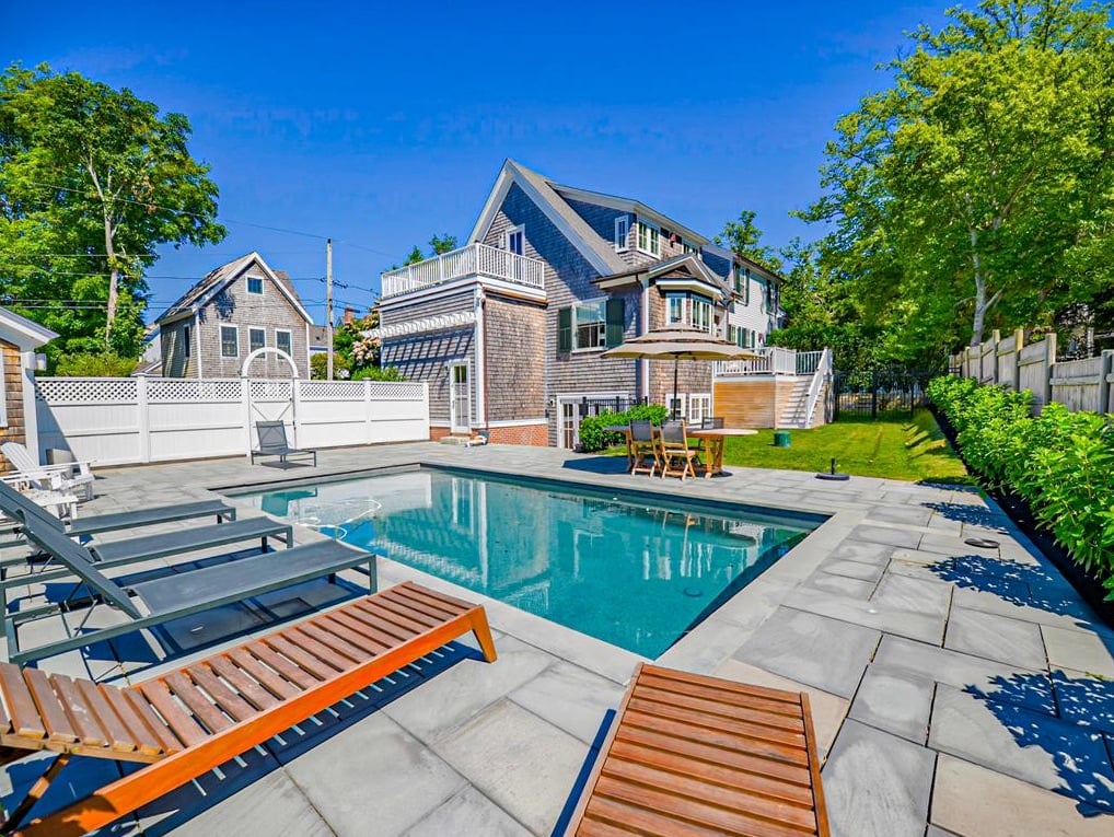 2 Pierce Ln
