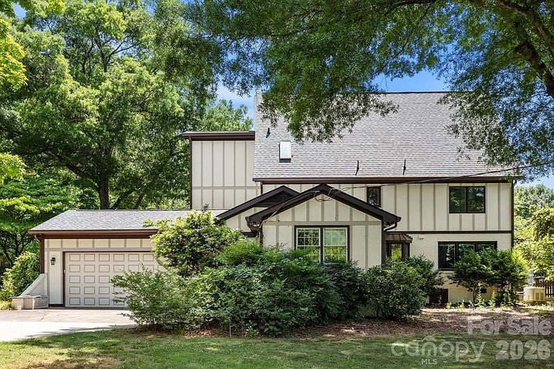 5335 Lansing Dr