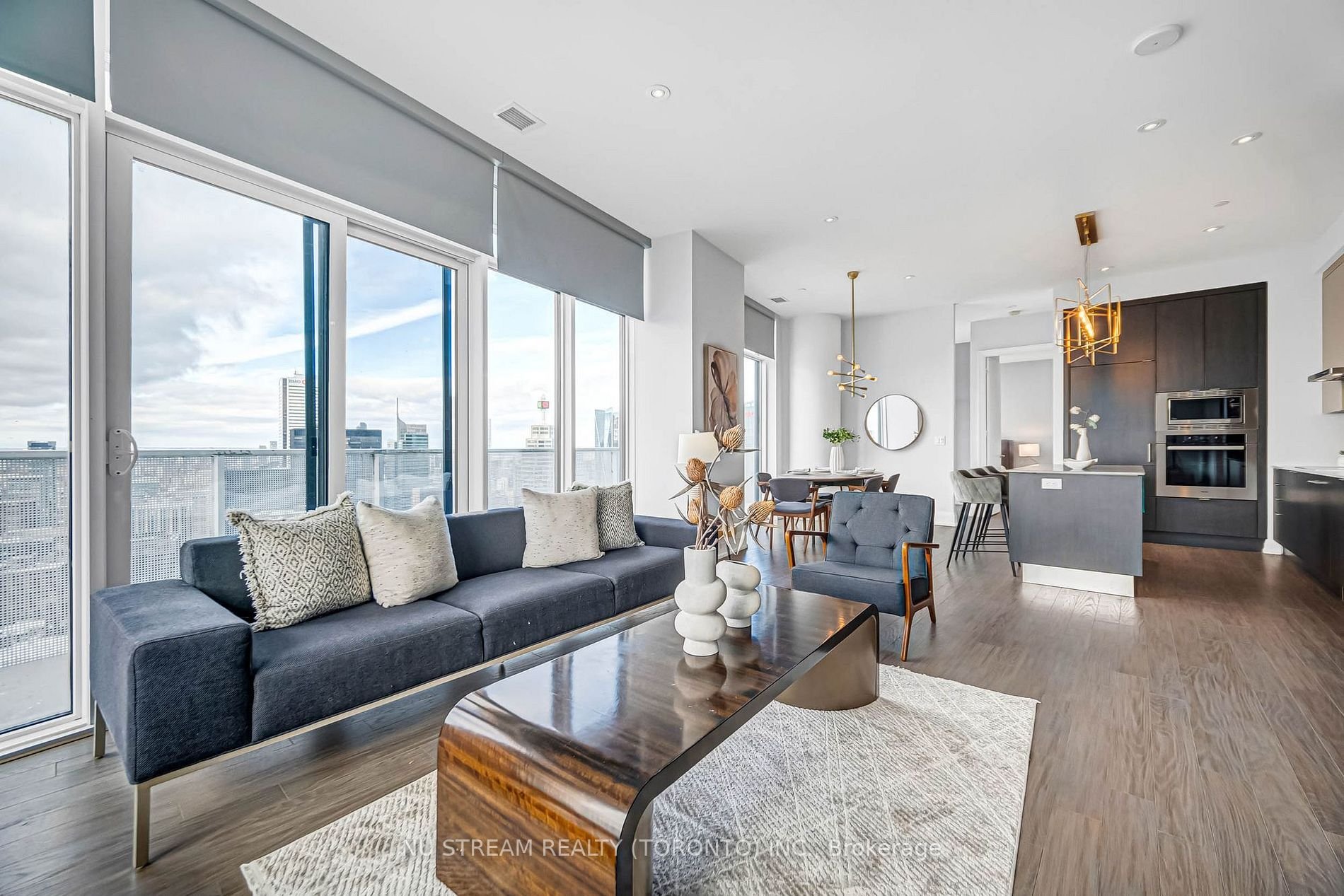 ICONIC PENTHOUSE AT 100 HARBOUR ST 